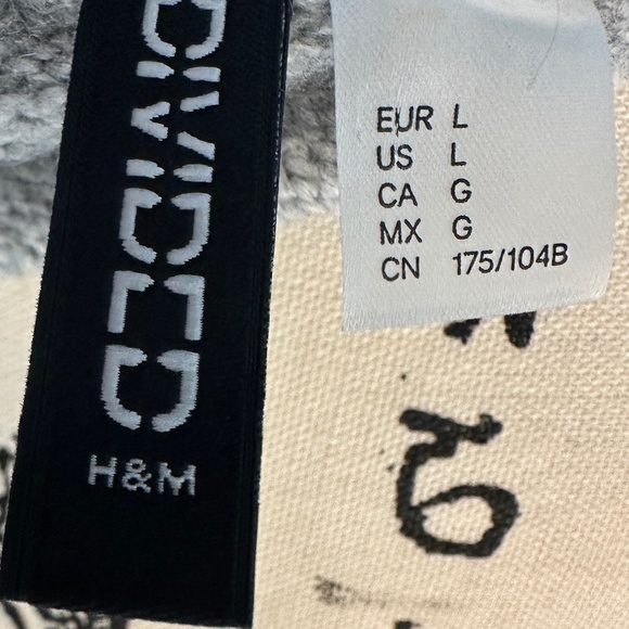 H&M Short Sleeve Grey Sweater Large - Picture 5 of 5